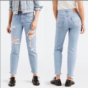 Levi’s Wedgie Fit Distressed Denim Jeans Size 28